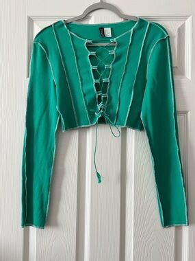 H&M Green Contrast Stitch Lace-Up Crop Top 💚